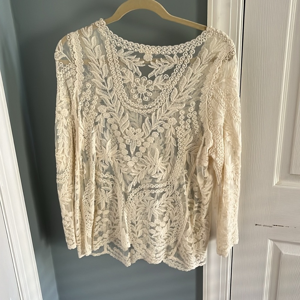 Women’s lace sheer top, size medium - Picture 5 of 6